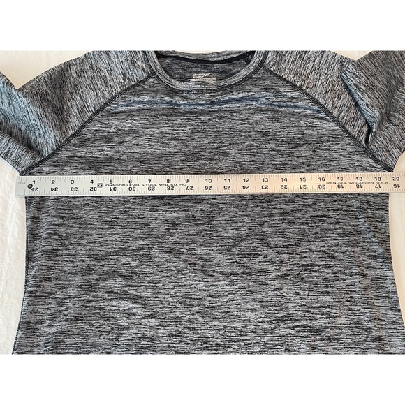 00634 ClimateRight by CuddlDuds LS Athletic Top Heathered Gray L/G Thumbholes - Picture 5 of 10
